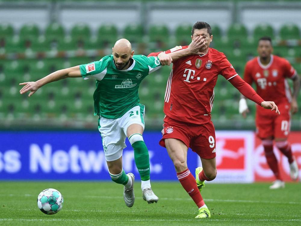 刷新纪录引发热议！，莱万多夫斯基在公牛比赛中战术调整比赛高潮迭起的简单介绍