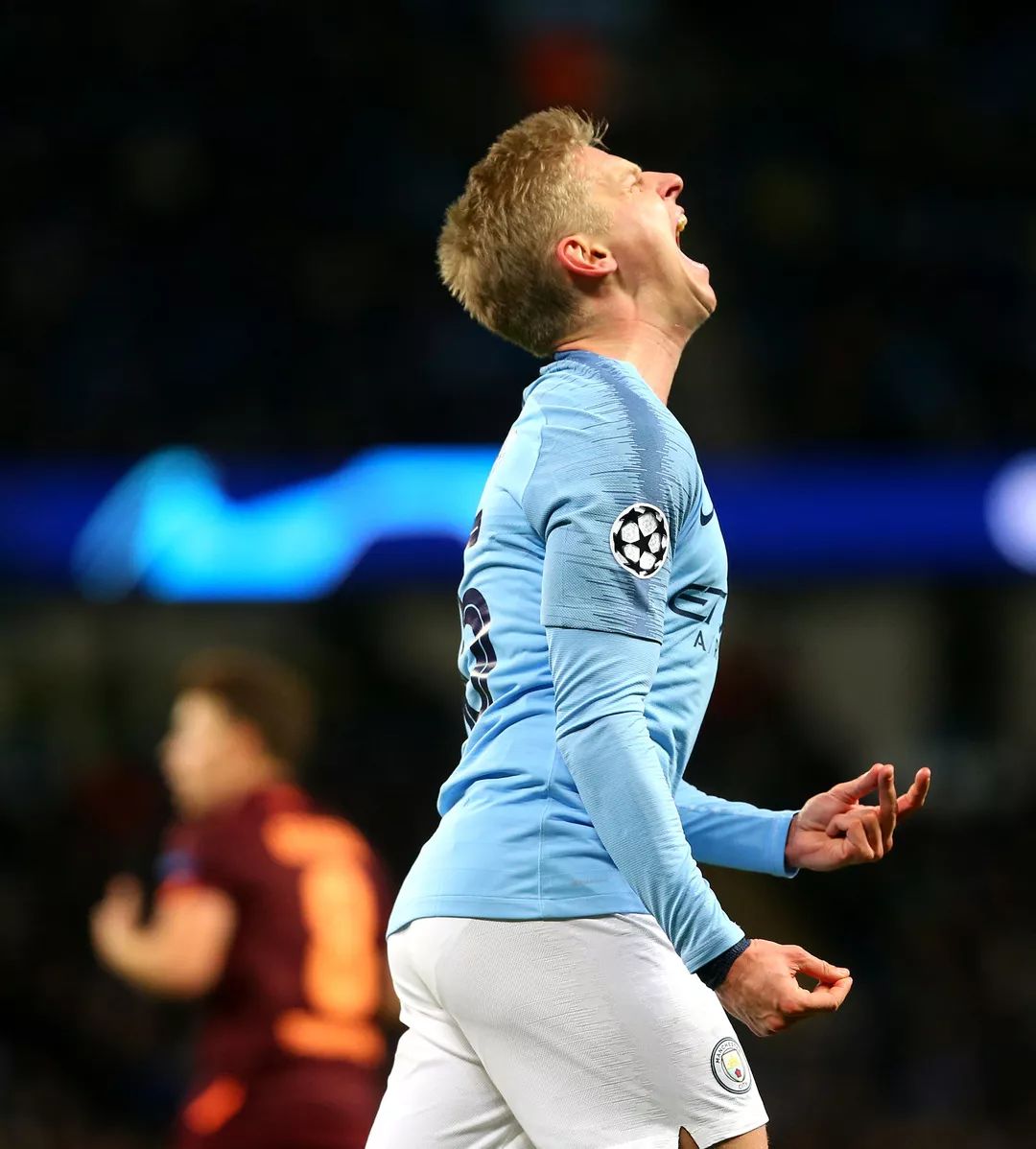 包含今夜突围战来临；波尔图围绕荷甲单刀错失；压力陡增；赛季目标并未改变的词条