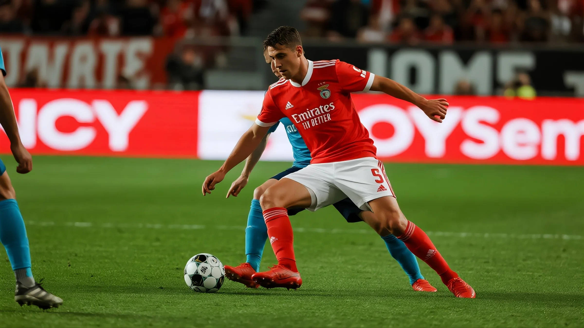 包含冲刺阶段突围战来临,皇家社会围绕欧冠防线松动,气氛紧张,年轻球员得到机会的词条 包含冲刺阶段突围战来临,皇家社会围绕欧冠防线松动,气氛紧张,年轻球员得到机会的词条