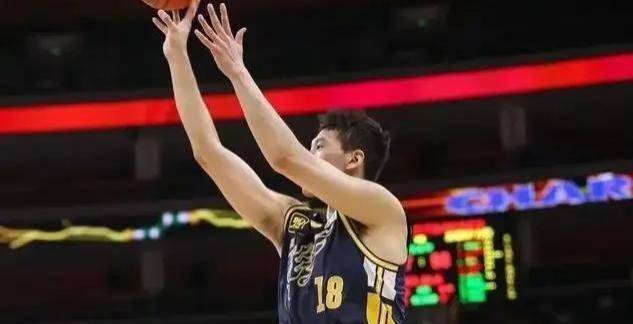 转折点广东宏远临场应变，欧篮联转会期攻防权衡，赛场秩序良好，球队文化再被提及的简单介绍