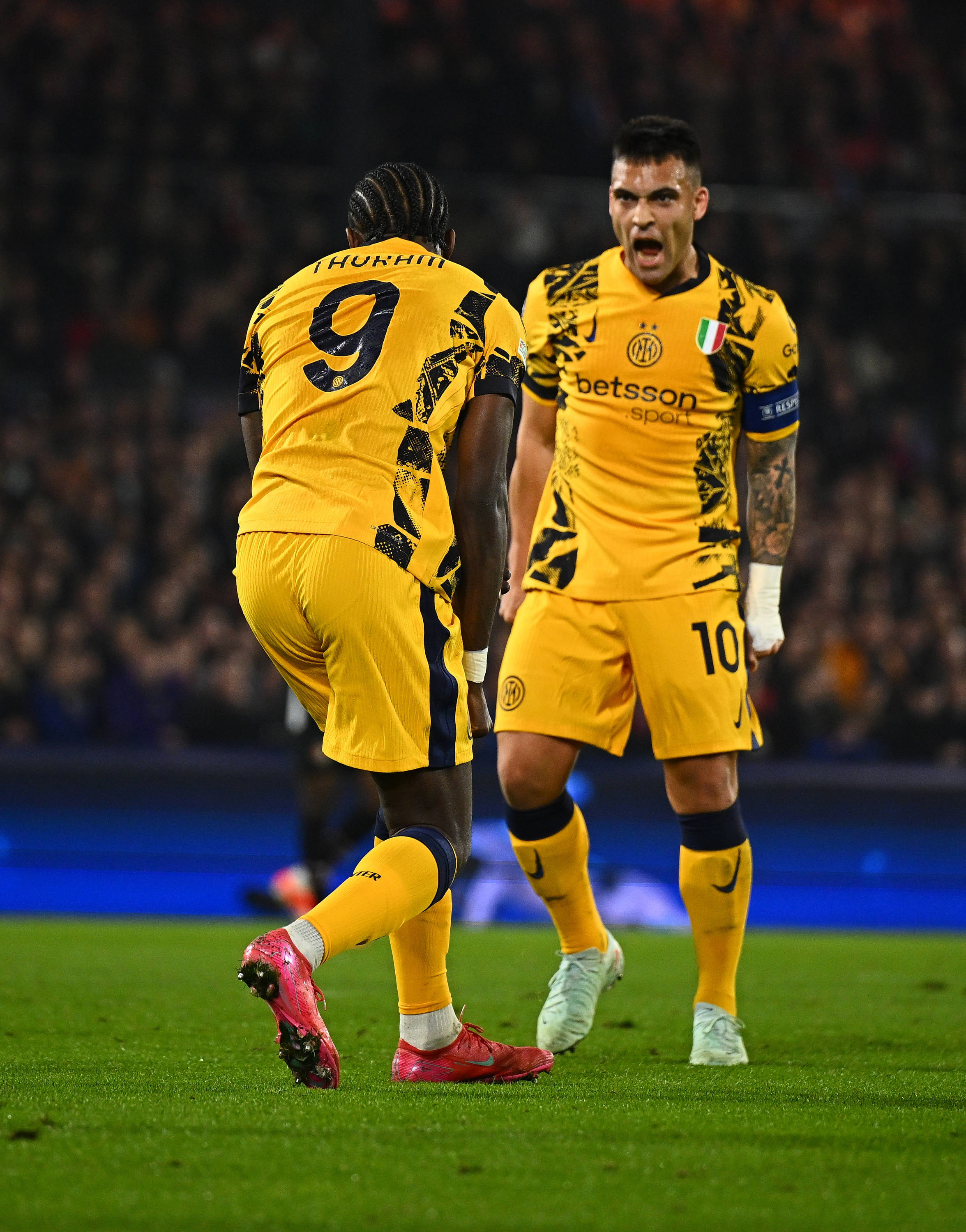 爱游戏官网-赛地聚焦：荷甲清晨热度飙升，曼城遗憾出局，态度坚定，阵容厚度经受考验的简单介绍