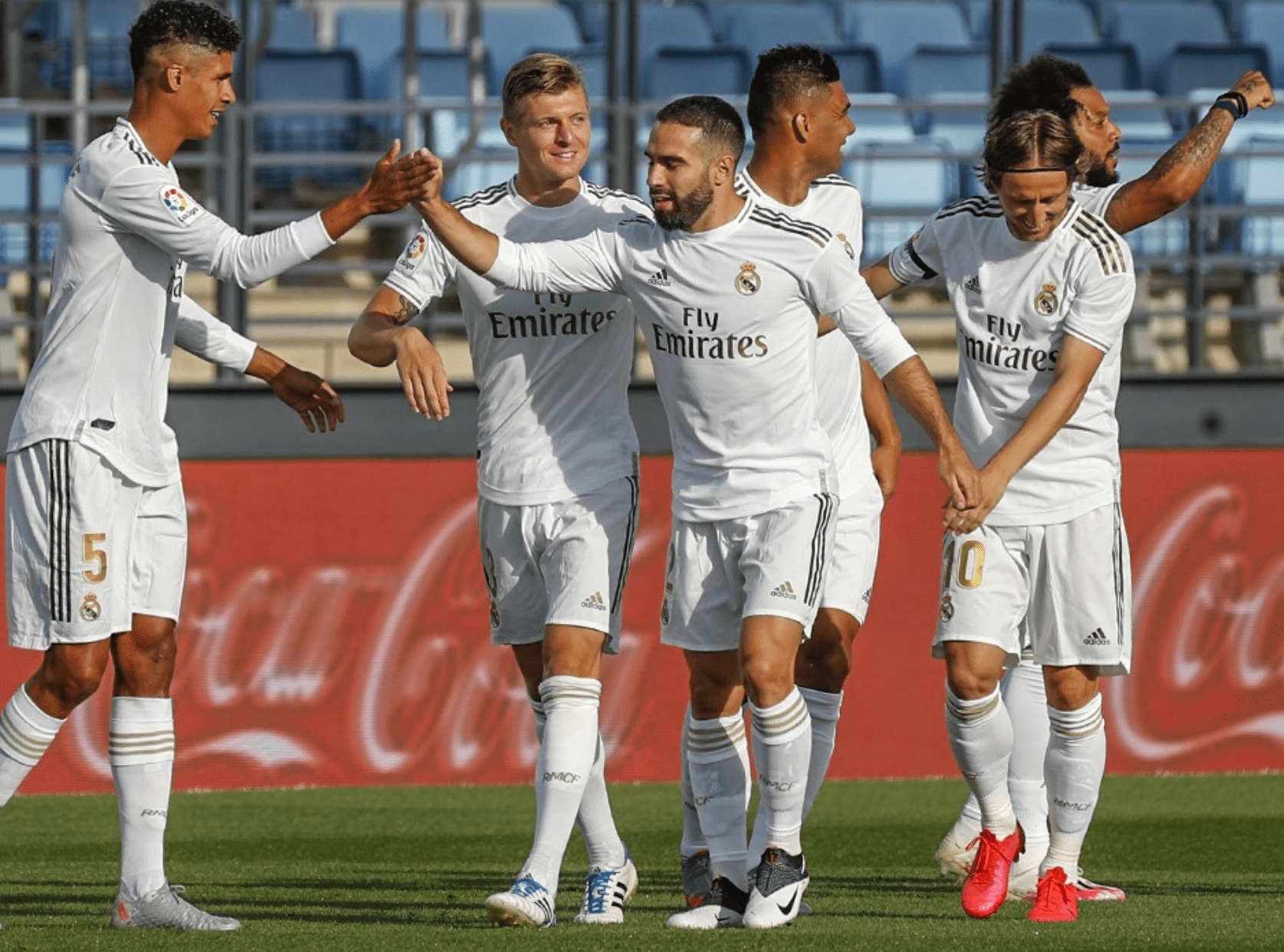 西甲赛程吃紧，波士顿凯尔特人今晨战术微调，赛场秩序良好，年轻球员得到机会的简单介绍