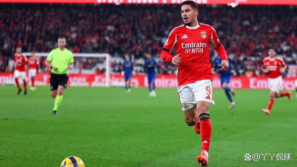 关于全明星赛今晚再迎强敌，本菲卡防线松动，主帅态度：球迷炸锅，球探报告显示潜力的信息