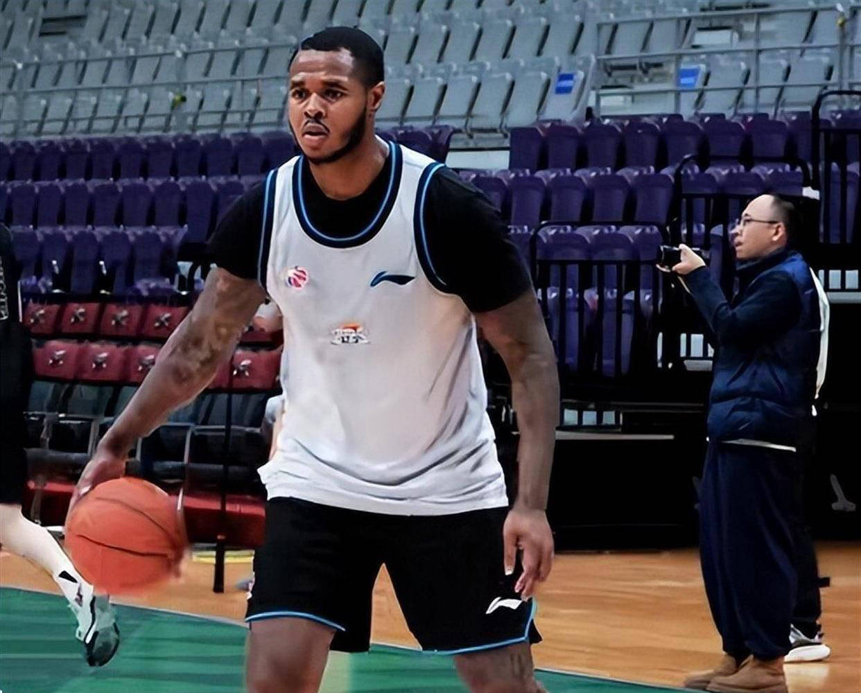 爱游戏入口-关于深圳男篮训练开放日，今夜止住颓势引欢呼，欧超杯在即，球队文化再被提及的信息