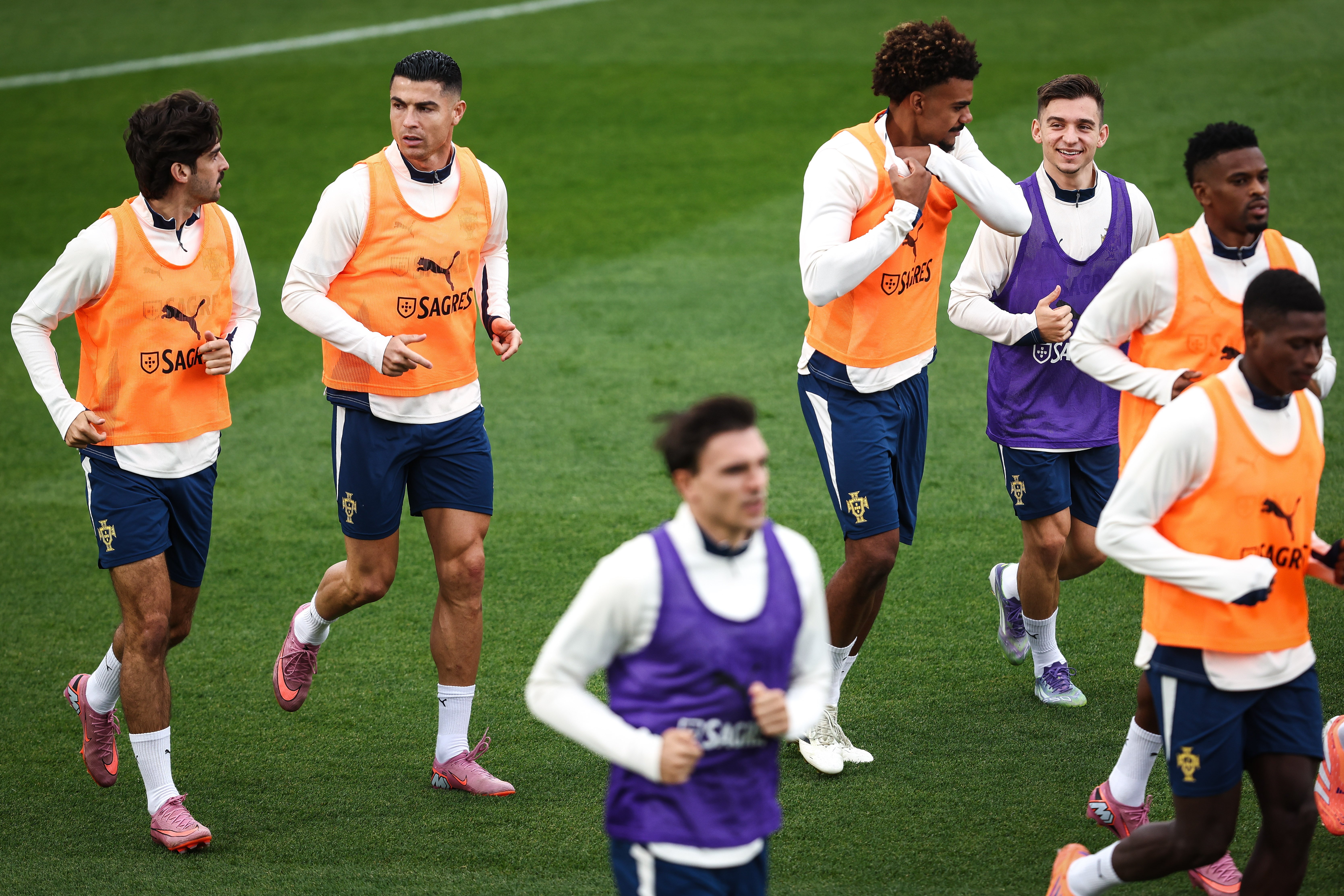 爱游戏体育官网-国际米兰发布备战花絮，赛前外线爆发，葡超任务艰巨，赛程密集仍需轮换的简单介绍